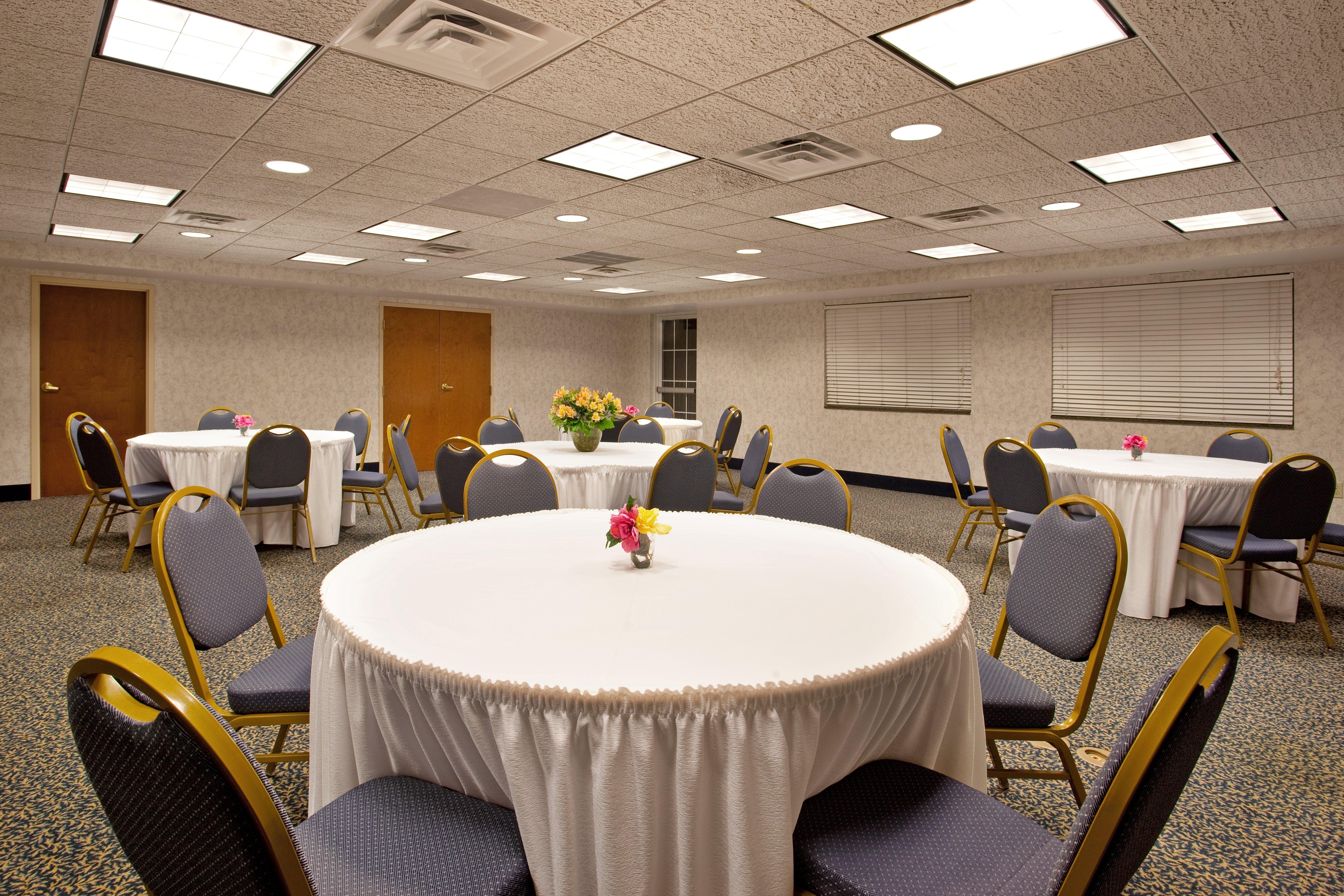 Holiday Inn Express Hotel & Suites-Saint Joseph By Ihg Экстерьер фото